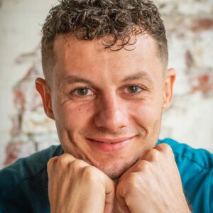 Portret man kijk in camera-Fotografie Arthur van Leeuwen