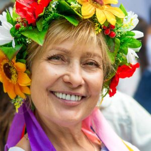 Straatportret, Oekraïense vrouw-bloemenkrans, Luik