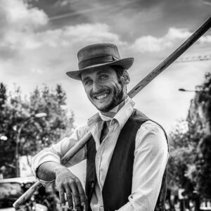 Straatportret van ruiter in Ales