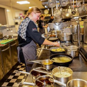 koking aan het koken in 't olden shop-giesbeek