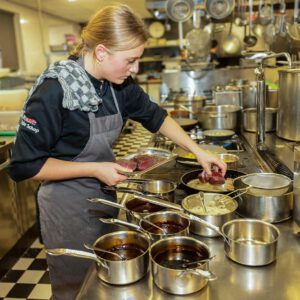 koking aan het koken in 't olden shop-giesbeek