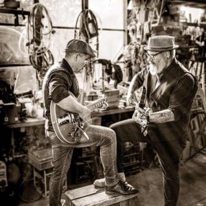 Portret binnen locatie, van Fatal Moutains, gitaar, Duiven, Fotografie Arthur van Leeuwen