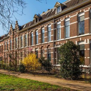 Parkstraat Arnhem – oud stadsgezicht met monumentale architectuur en stenen gevels