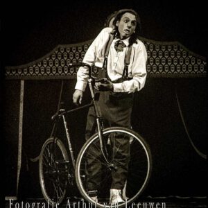 clown met fiets