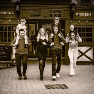 Familieportret kinderen op de schouder