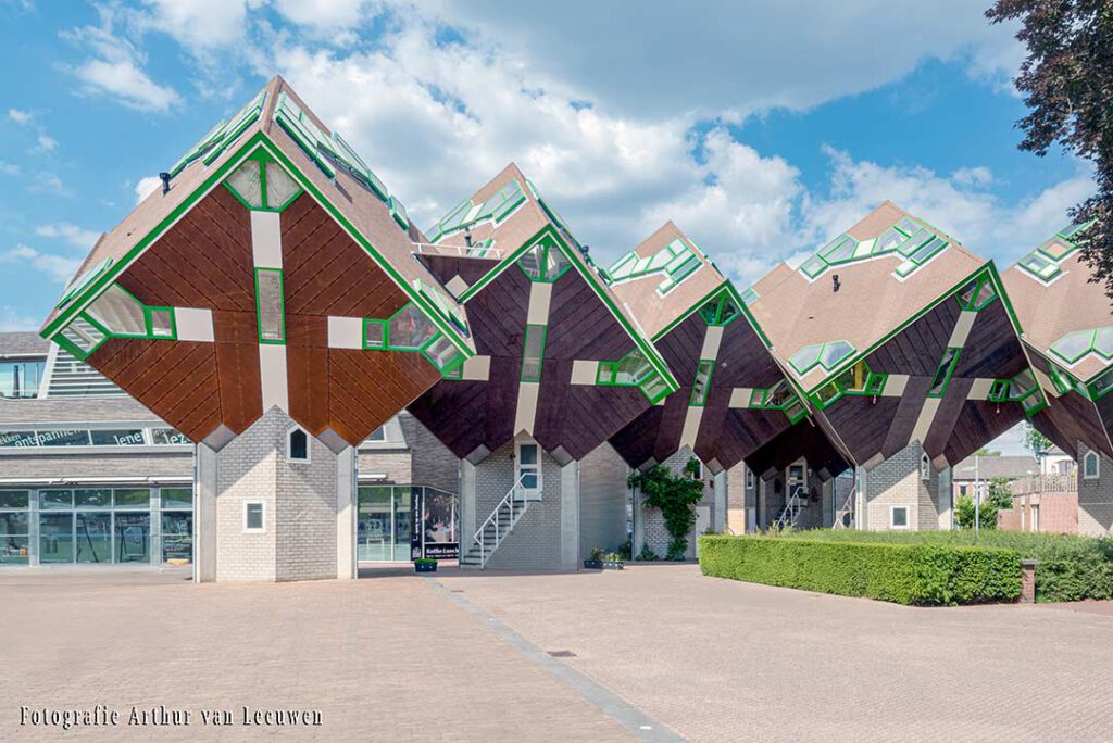Kubuswoningen in Helmond architectuur met moderne geometrie en strak lijnen