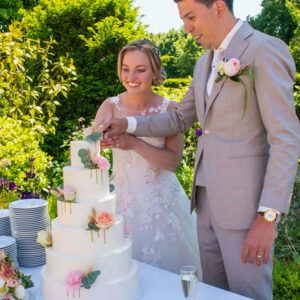 aansnijden van de bruidstaart