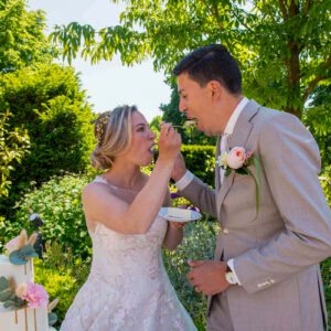 hapje van de bruidstaart