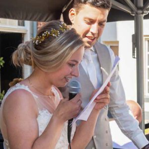 Bruid bedankt iedereen - Fotografie Arthur van Leeuwen