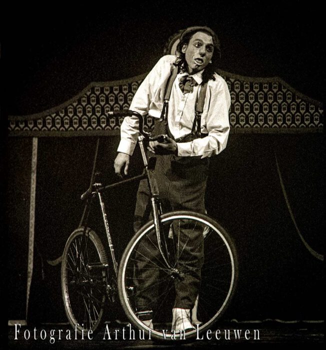 clown met fiets- theaterfotografie