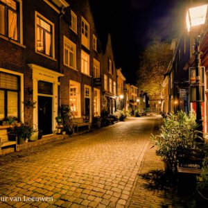 Straatje_in_Doesburg_avond_fotografie_Arthur_van-Leeuwen